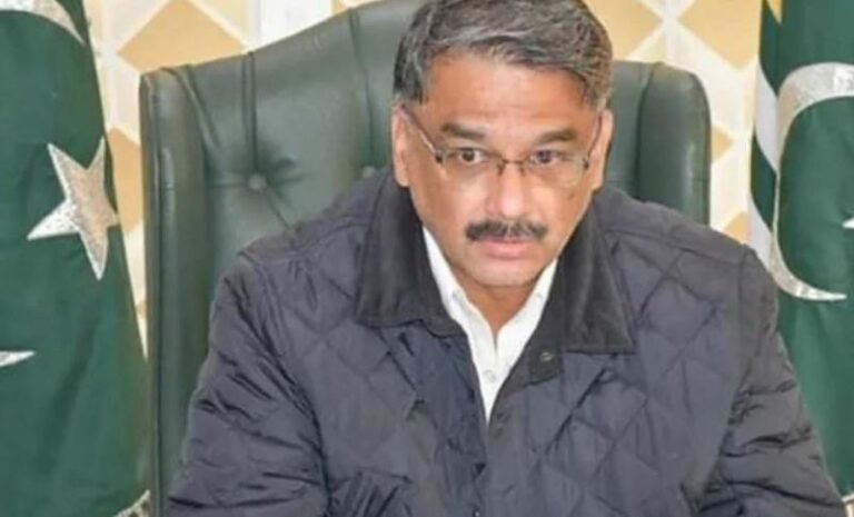 भारत पर बुरी नजर रखने वाले पाक के पूर्व पीएम पर बरसाईं गोलियां, हालत गंभीर