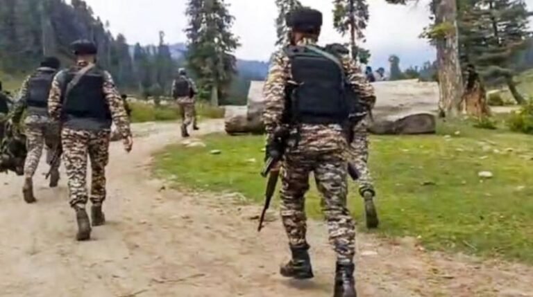  कड़ाके की सर्दी के बीच आंतकियों के खिलाफ चालू है सेना का ‘ऑपरेशन ऑल आउट’ 