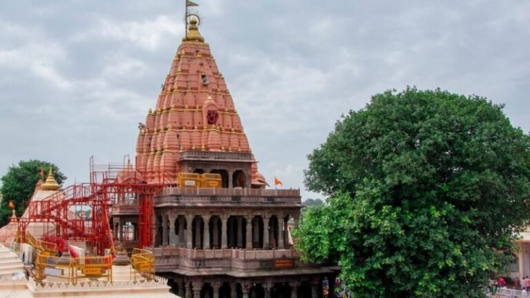 सुप्रीम कोर्ट में महाकाल मंदिर की वीआईपी दर्शन याचिका खारिज,