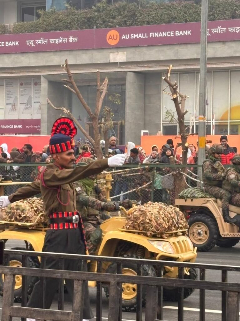 जयपुर की सड़कों पर गरजे टैंक–मिसाइल, आर्मी डॉग्स बने आकर्षण का केंद्र